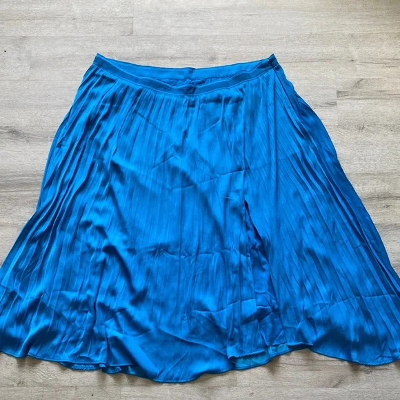 A+Anthro Pleated Slit Midi Skirt - Picture 2 of 9